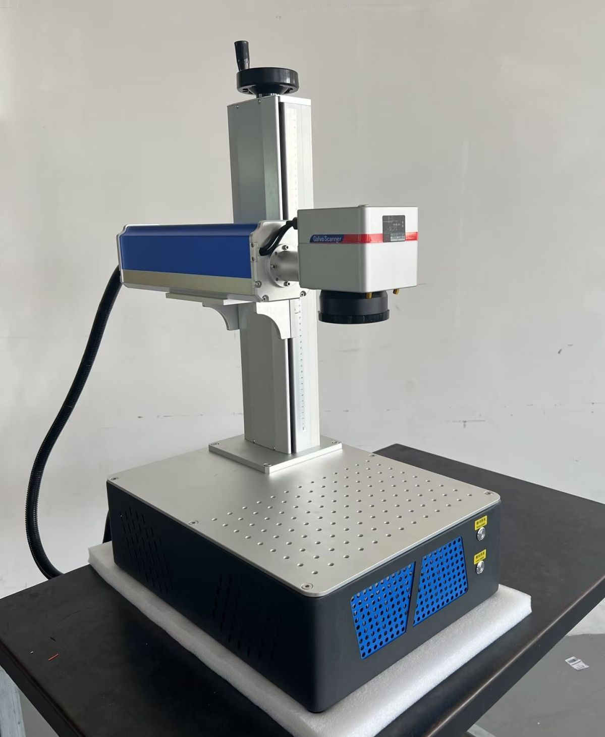 Desktop marking machine